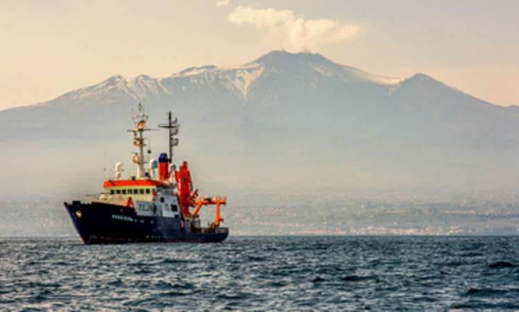 Hangrutschungen und Tsunami am Ätna