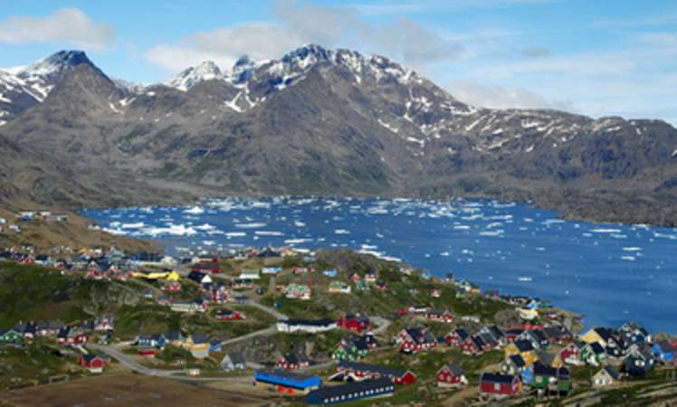 Piteraqs: Downslope wind storms in southeast Greenland