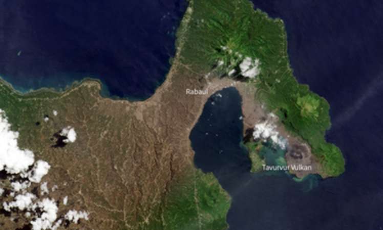 Large volcanic ash plume at Tavurvur Volcano